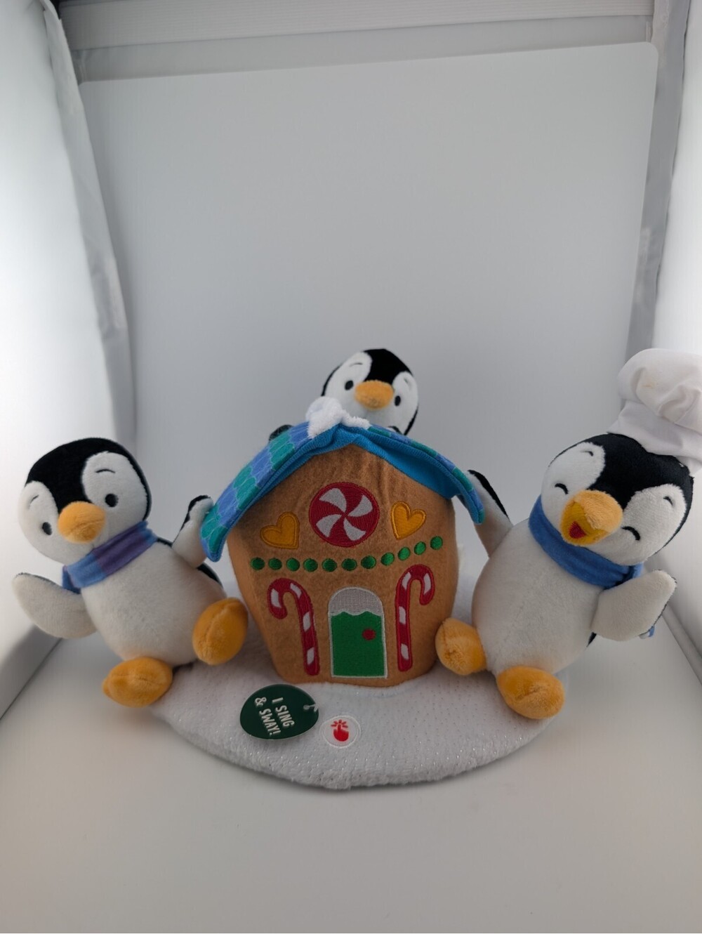 2021 Hallmark Gingerbread Treat Playful Penguins Musical Tabletop Plush *Works*
